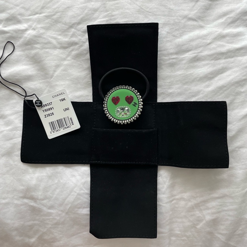 CHANEL Hair Accessory NIB - Picture 4 of 7